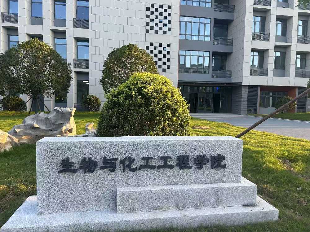 长沙市扬州职业大学体育场高杆灯项目